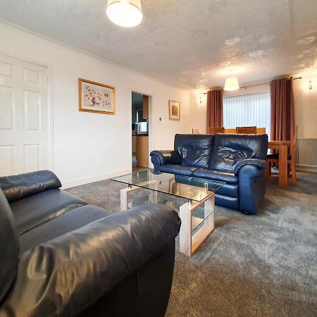 3 Bedroom House Amazon M90 Dunfermline Edinburgh エクステリア 写真