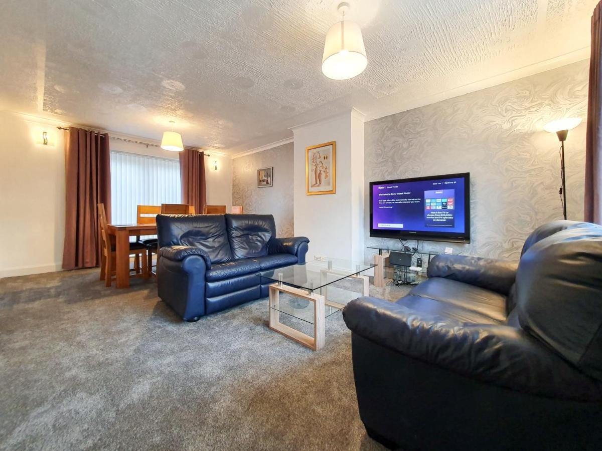 3 Bedroom House Amazon M90 Dunfermline Edinburgh エクステリア 写真