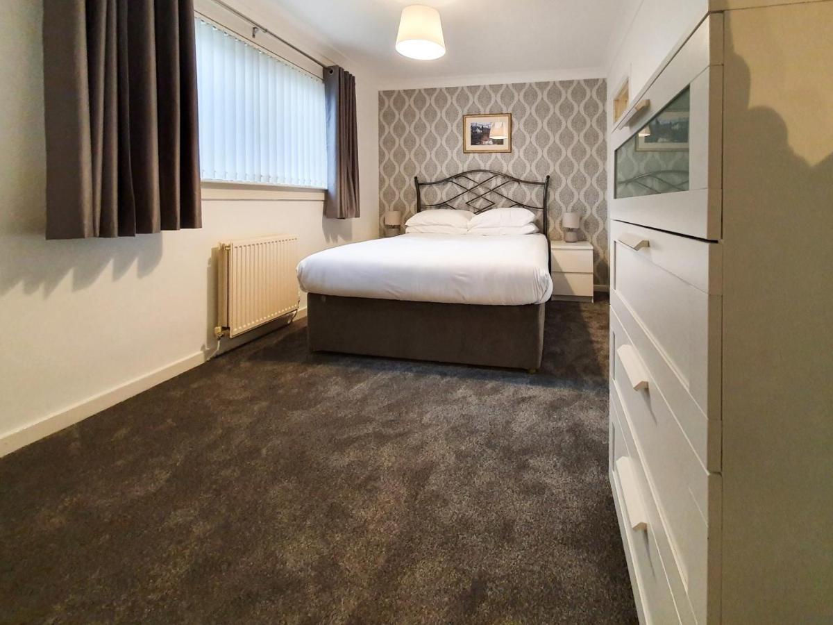 3 Bedroom House Amazon M90 Dunfermline Edinburgh エクステリア 写真